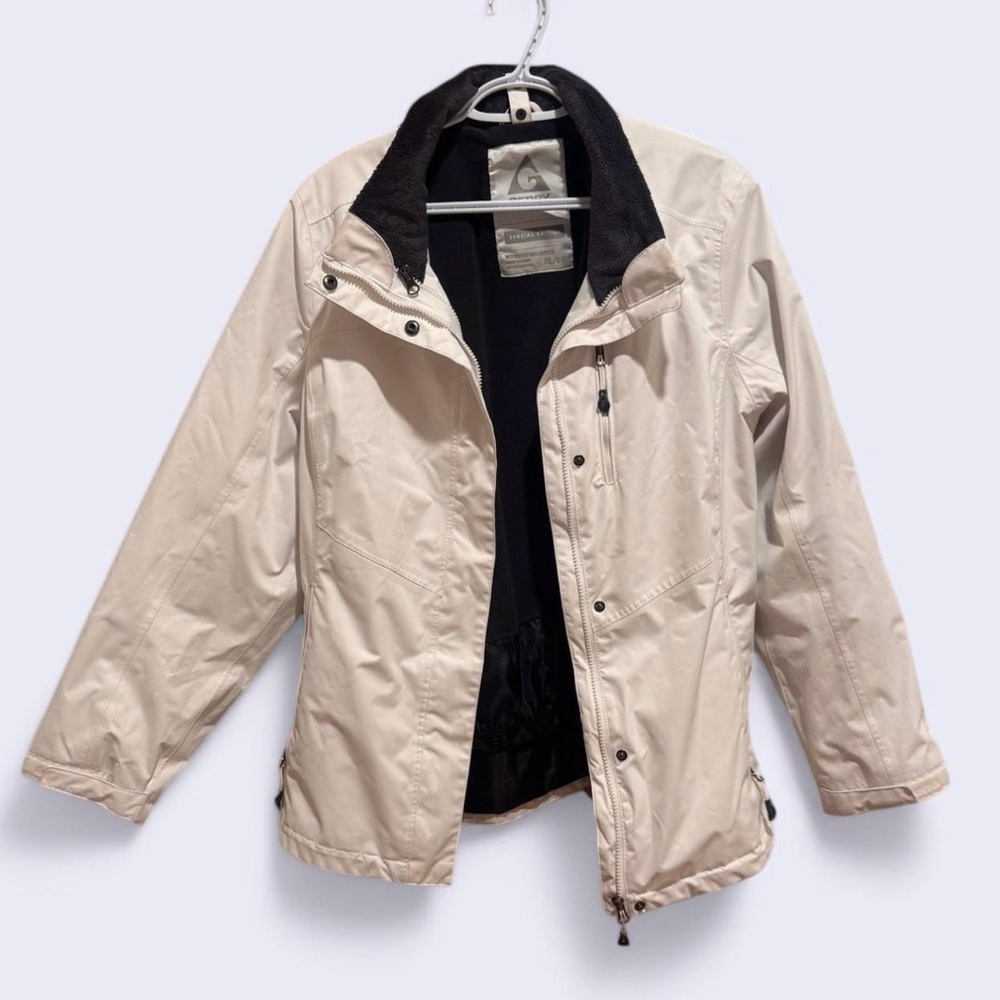 Gerry Weber Cream and Black Ski Jacket with Stand-Up Collar